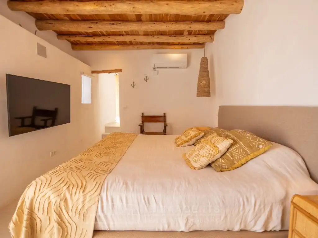 Bedroom of Houses for sale in Santa Eulària des Riu  with Air Conditioner, Terrace and TV