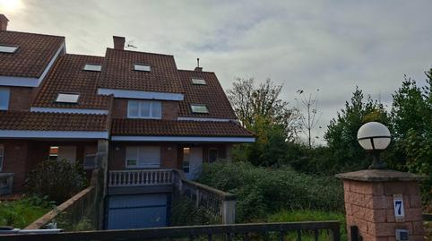Foto 2 de Casa adosada en venda a  Amapolas, 197, Somió, Asturias