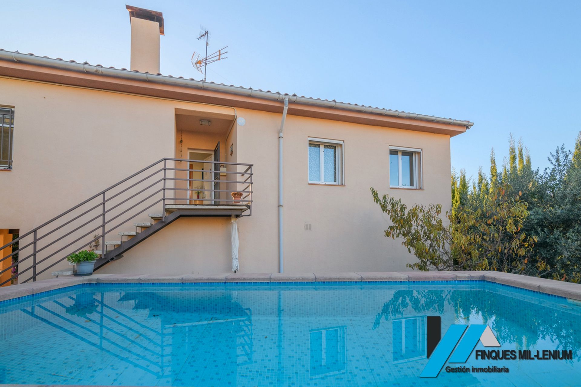 Exterior view of House or chalet for sale in El Vendrell  with Heating, Private garden and Parquet flooring