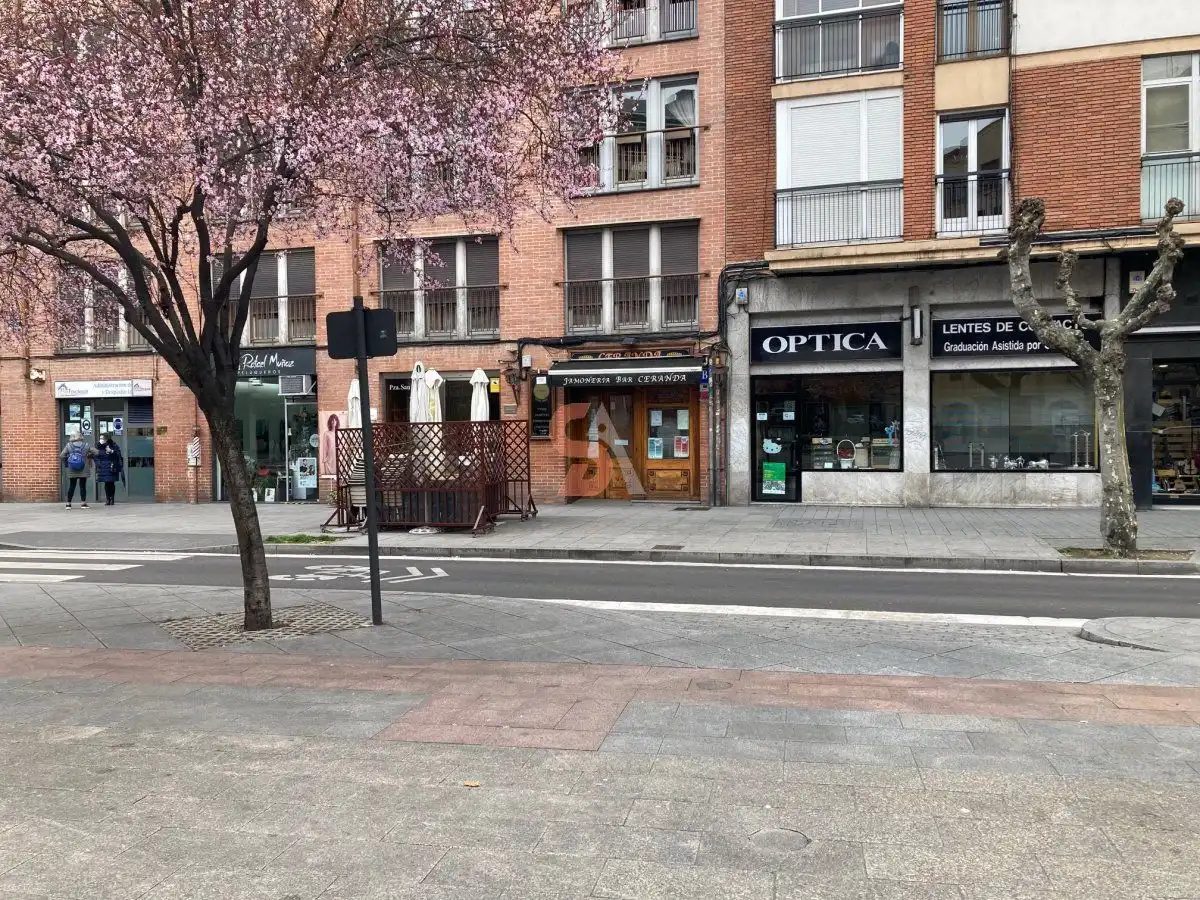Geschaftsraum zur Miete in LEÓN, San Martín