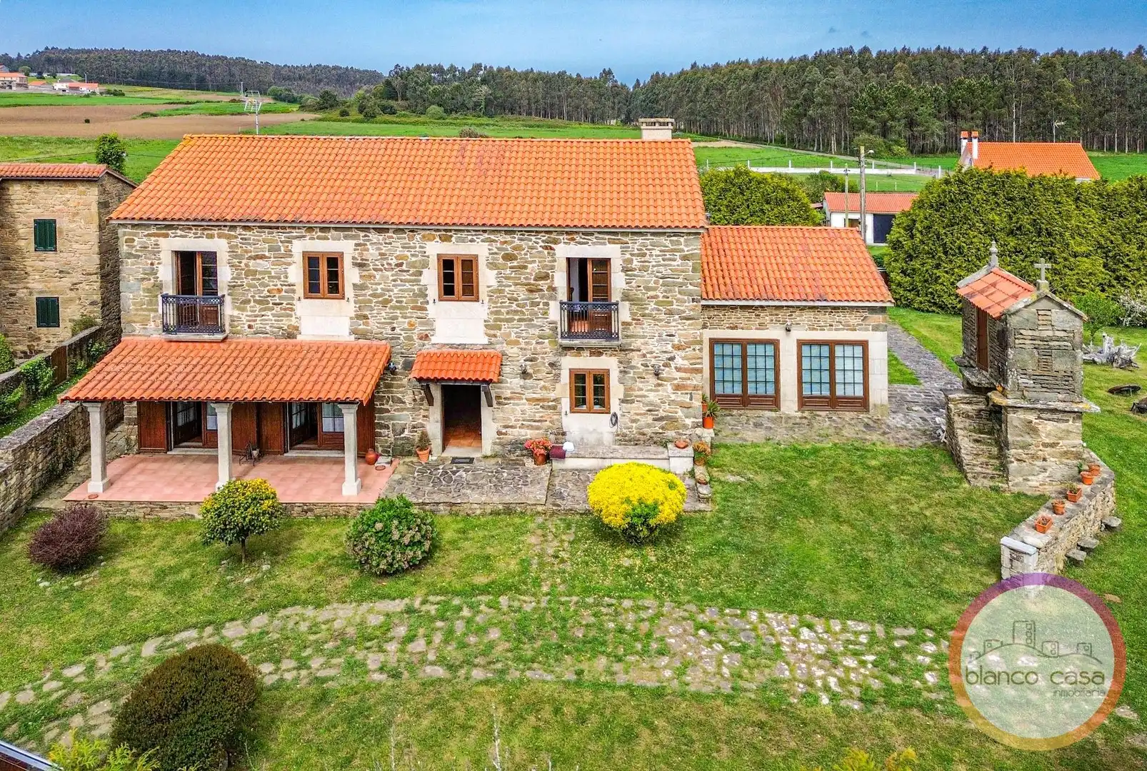 Vista exterior de Casa o chalet en venta en Malpica de Bergantiños con Amueblado y Balcón