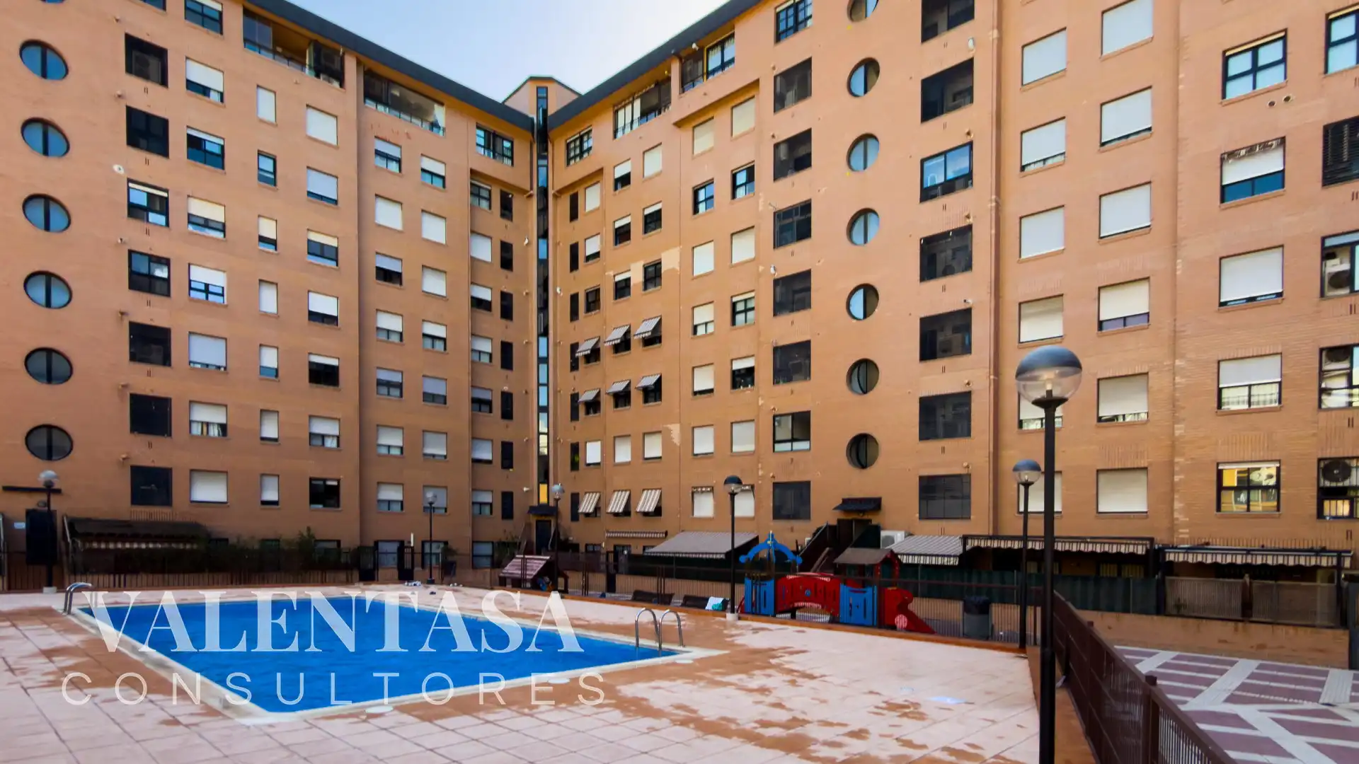 Exterior view of Flat for sale in Valencia  with Furnished and Community pool