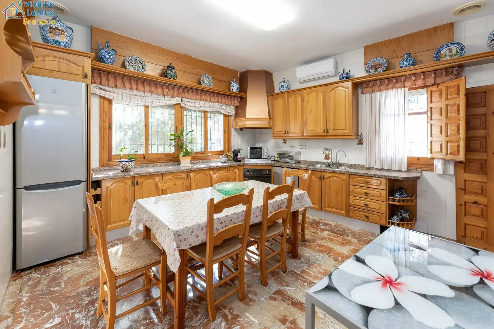 Cocina de Casa o chalet en venta en Granada con Aire acondicionado, Jardín privado y Trastero