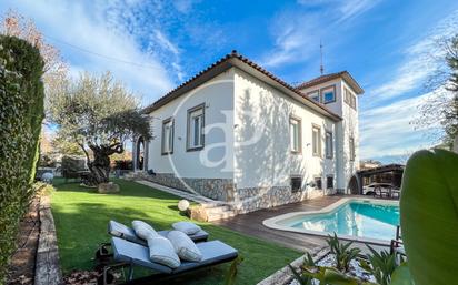 Vista exterior de Casa o xalet en venda en Matadepera amb Aire condicionat, Terrassa i Piscina