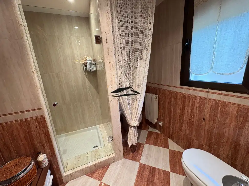 Baño de Casa o chalet en venta en Santibáñez de la Sierra con Aire acondicionado, Calefacción y Terraza