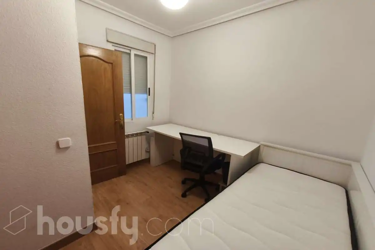 Habitación de Piso de alquiler en Madrid con Calefacción y Amueblado