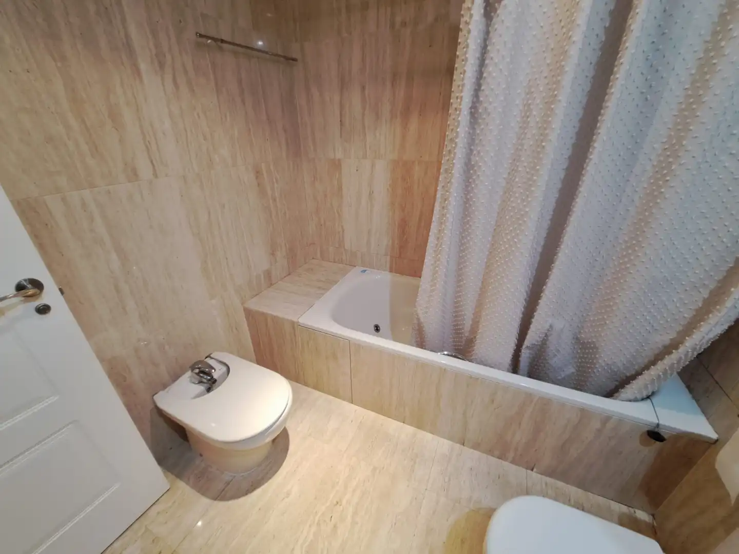 Bany de Pis en venda en Soria Capital  amb Calefacció, Parquet i Traster