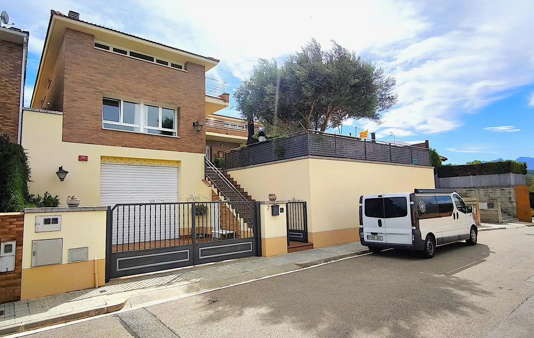 Außenansicht von Haus oder Chalet zum Verkauf in Sant Salvador de Guardiola mit Privatgarten, Terrasse und Schwimmbad