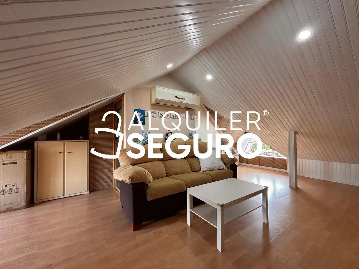Sala d'estar de Casa o xalet de lloguer en Rivas-Vaciamadrid amb Aire condicionat, Calefacció i Terrassa
