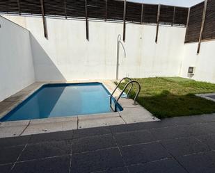 Piscina de Casa adosada de lloguer en  Madrid Capital amb Aire condicionat, Calefacció i Jardí privat
