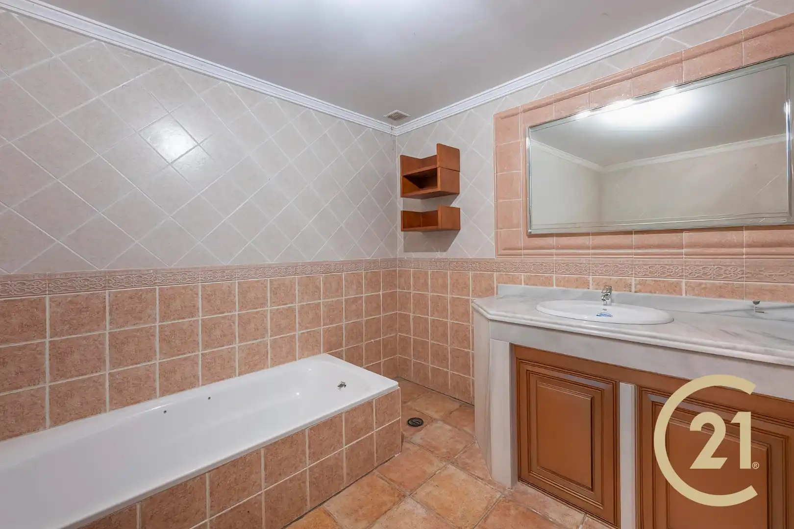 Baño de Casa adosada en venta en Benahavís con Aire acondicionado, Jardín privado y Terraza