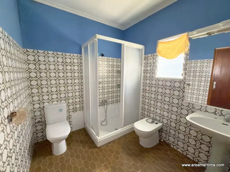 Baño de Casa adosada en venta en Valencia con Trastero y Alarma