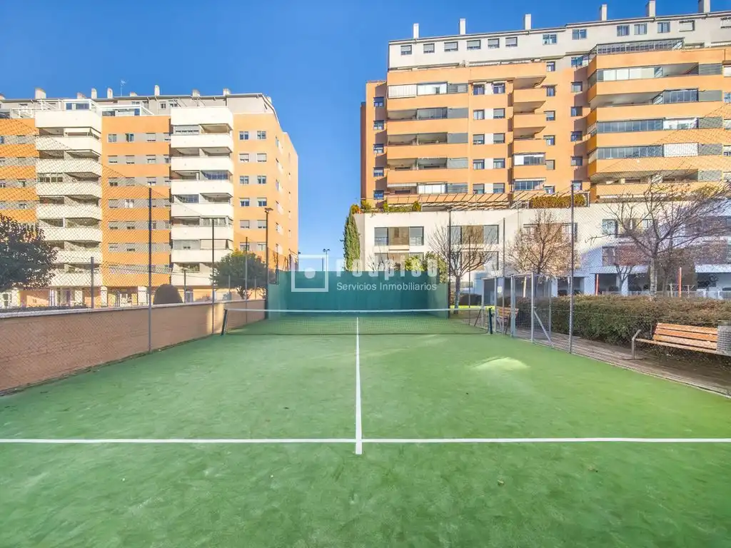 Vista exterior de Pis en venda en Alcorcón amb Aire condicionat, Calefacció i Jardí privat