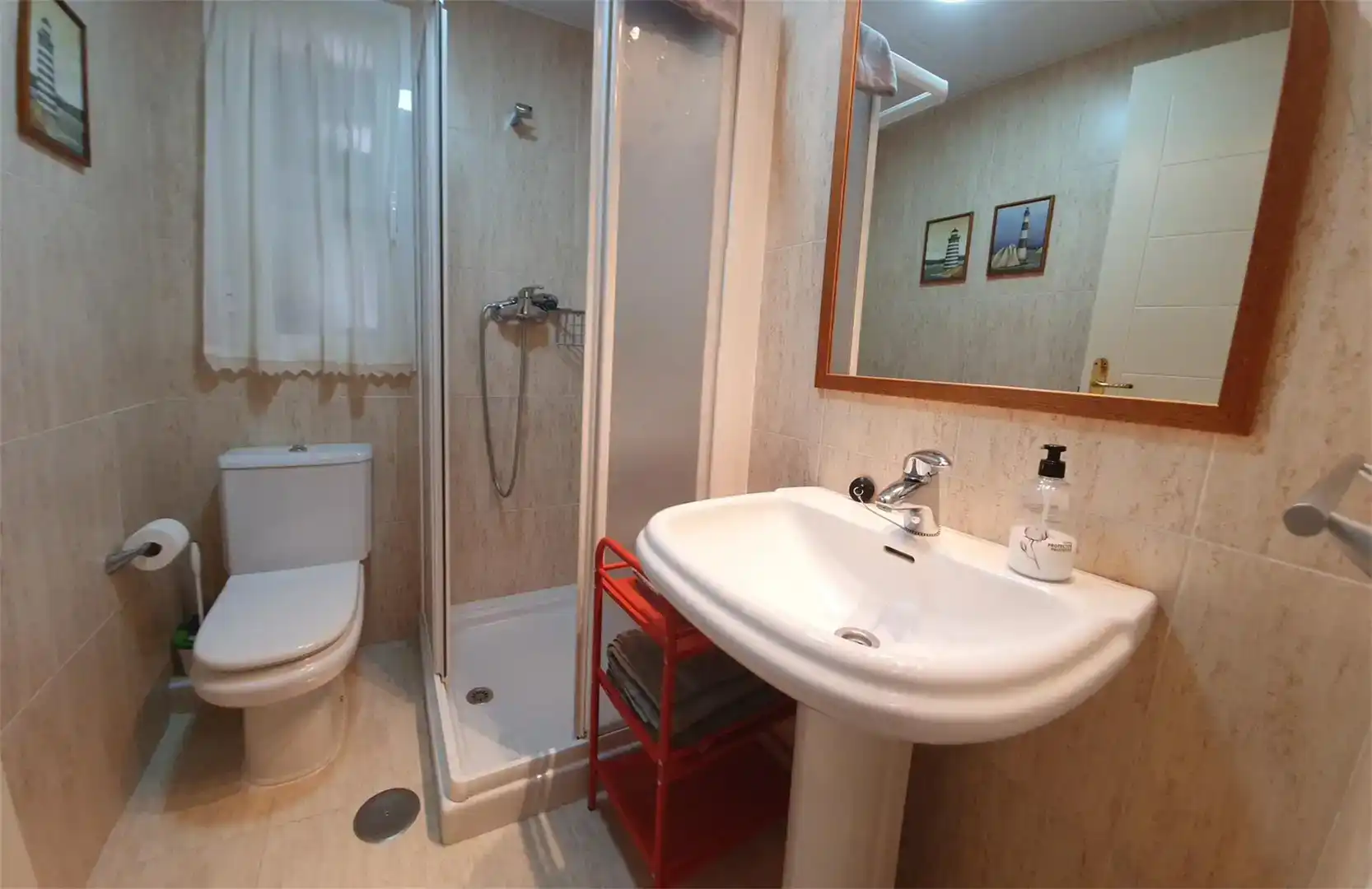 Baño de Apartamento de alquiler en Rota con Aire acondicionado, Jardín privado y Piscina
