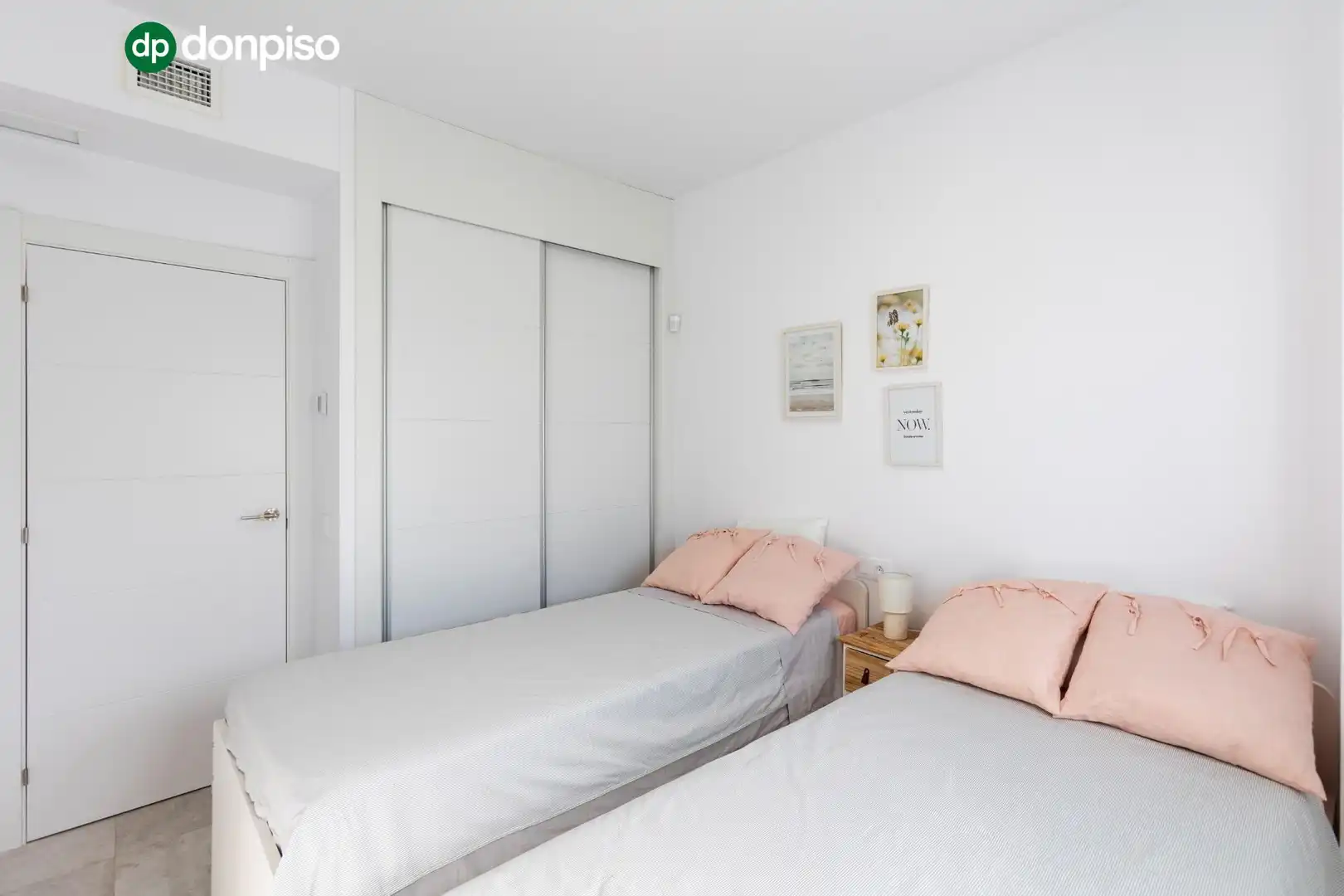 Bedroom of Attic for sale in Salobreña  with Air Conditioner, Terrace and Storage room