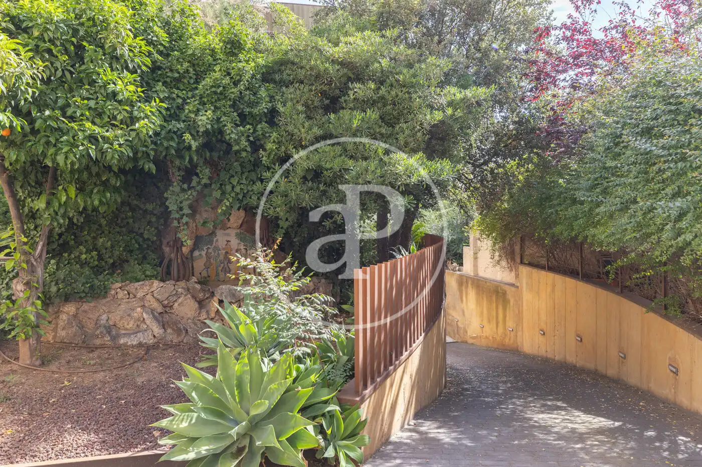 Exterior view of Flat for sale in Barcelona  with Air Conditioner, Heating and Private garden