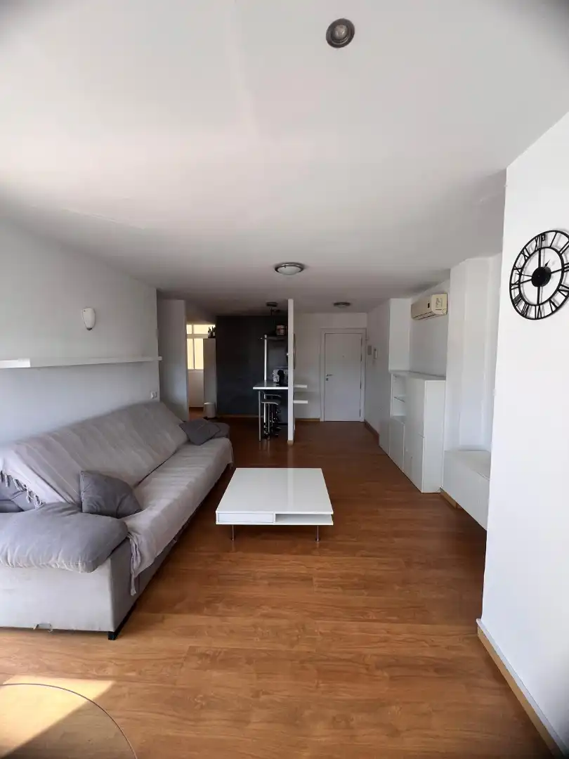 Wohnzimmer von Dachboden zur Miete in Nord