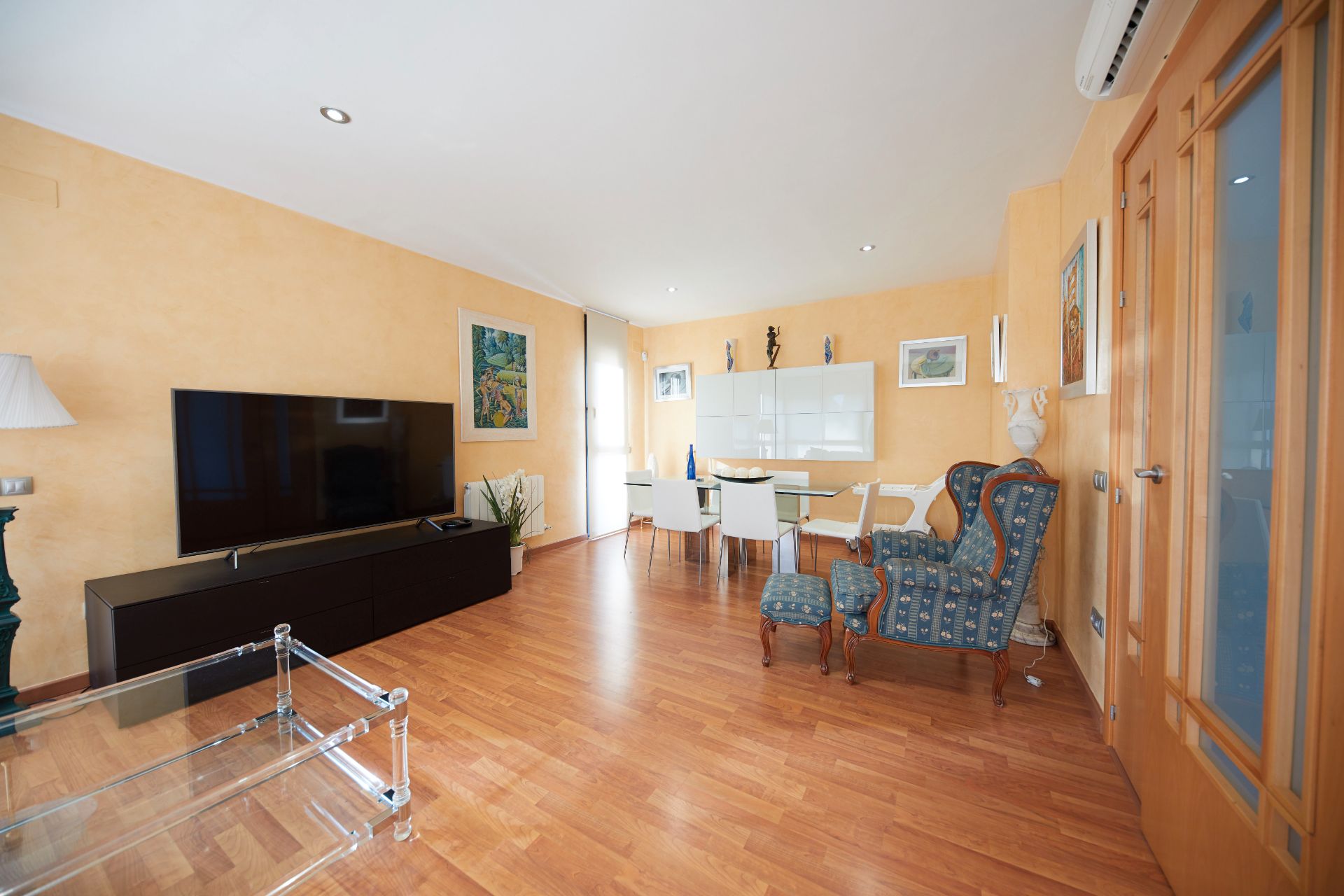 Sala d'estar de Casa o xalet en venda en Calafell amb Aire condicionat, Calefacció i Jardí privat