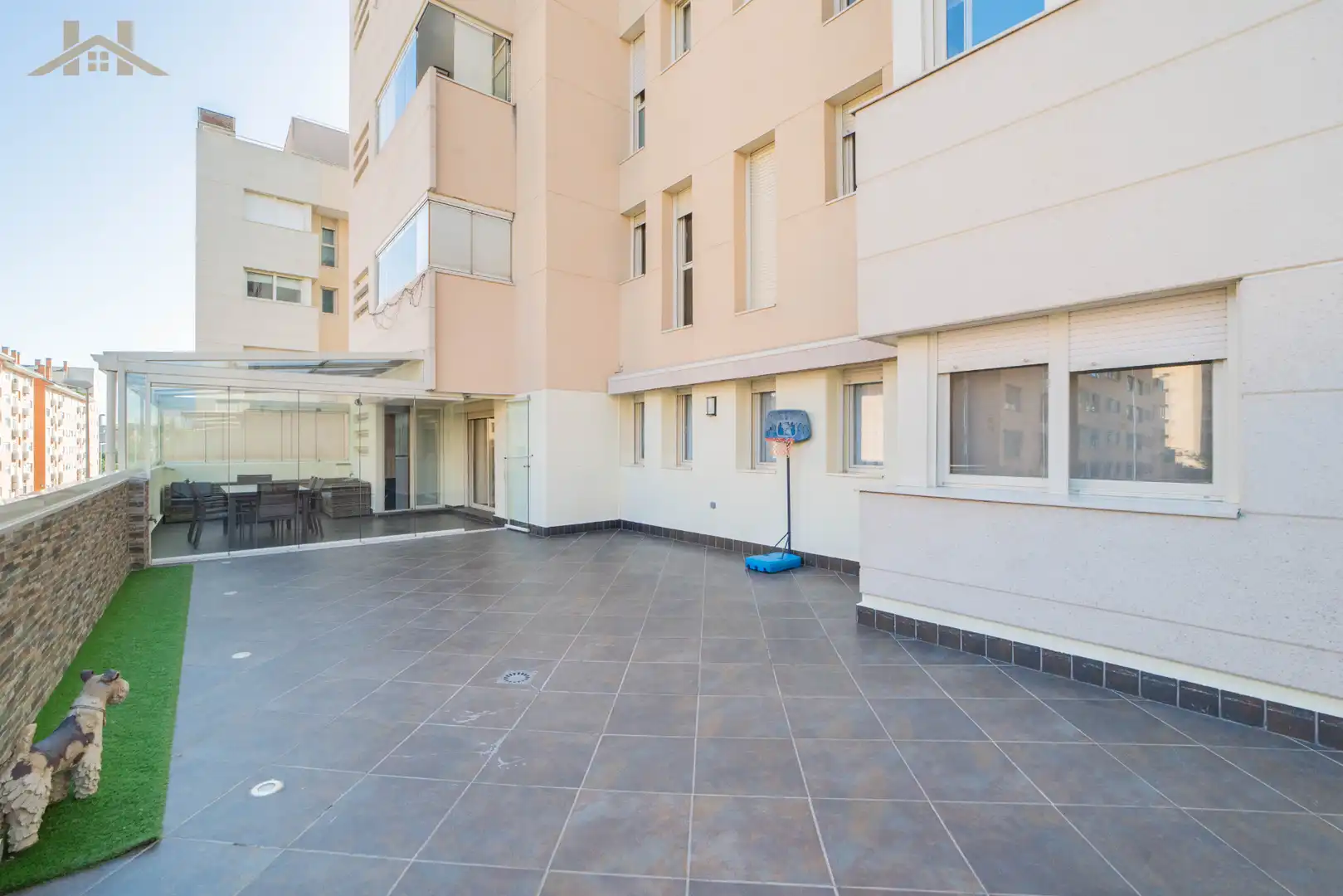 Vista exterior de Piso en venta en  Madrid Capital con Aire acondicionado, Calefacción y Parquet