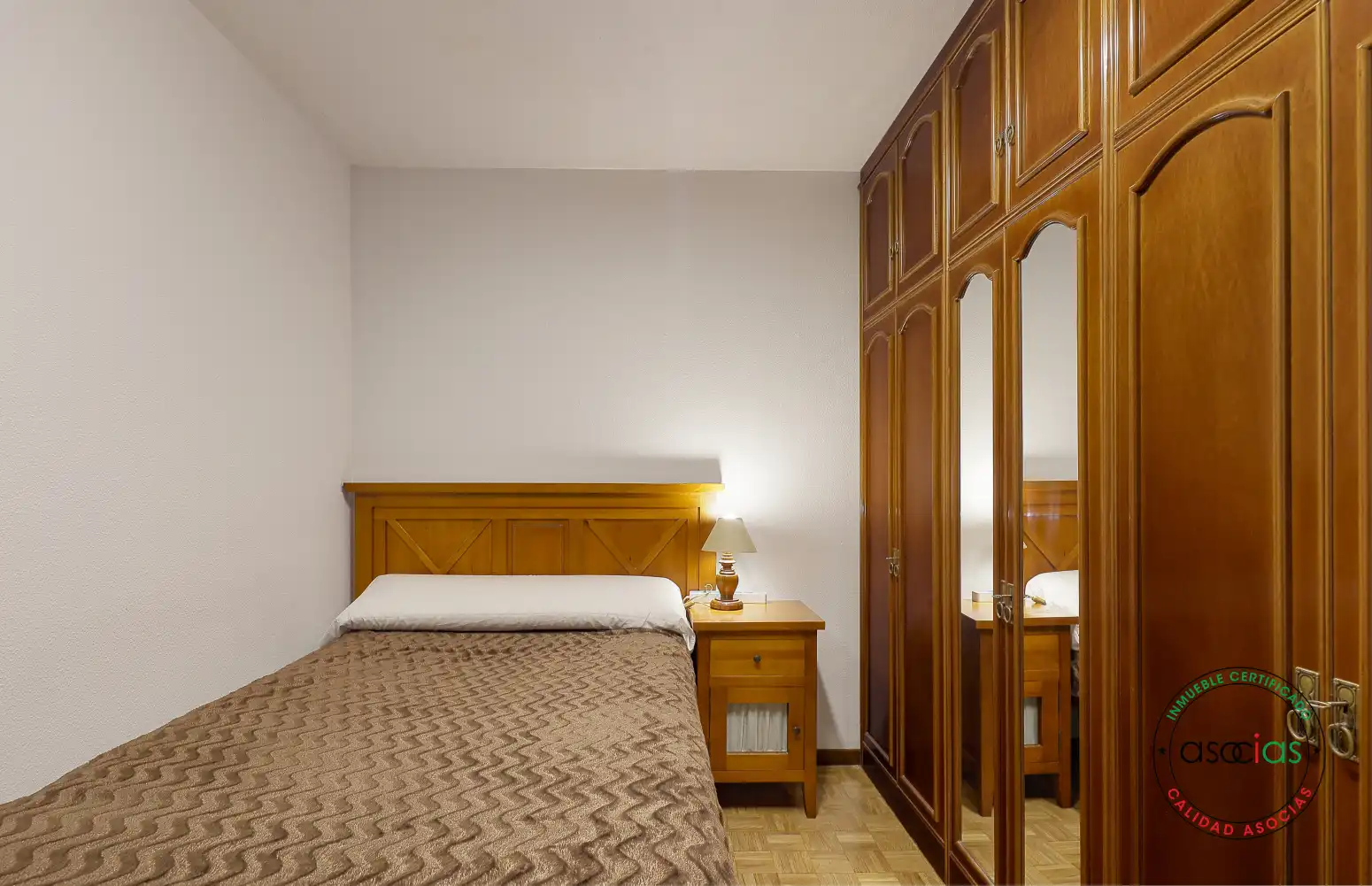 Dormitori de Pis en venda en Gijón  amb Calefacció, Parquet i Traster