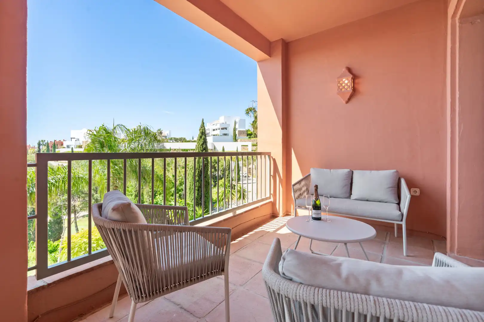 Terrassa de Apartament en venda en Benahavís amb Aire condicionat, Terrassa i Piscina
