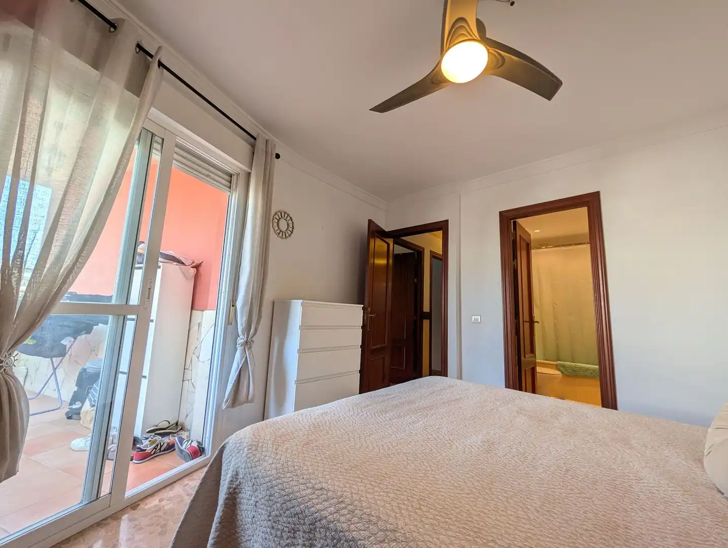 Habitación de Apartamento de alquiler en Estepona con Terraza y Trastero