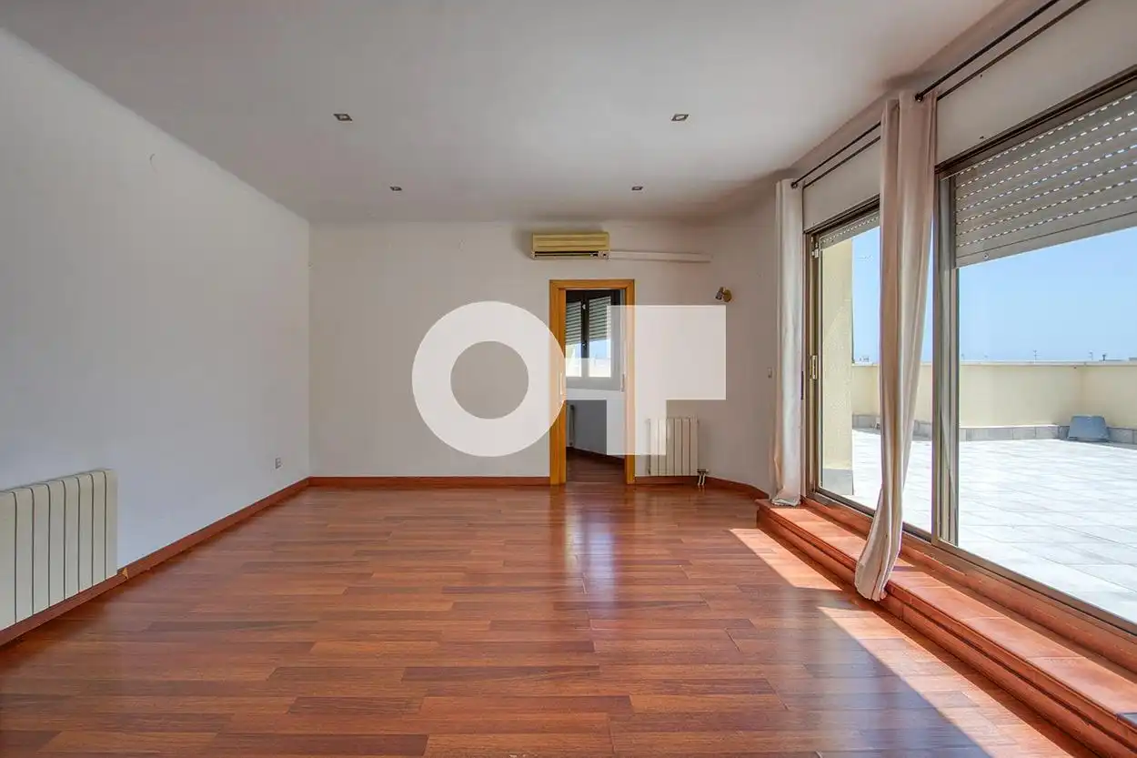 Sala de estar de Ático en venta en Castelldefels con Calefacción, Parquet y Terraza