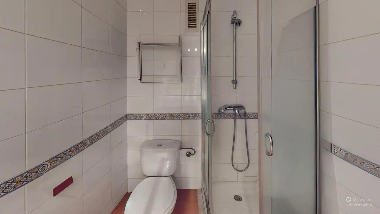 Bany de Pis en venda en Sevilla amb Aire condicionat