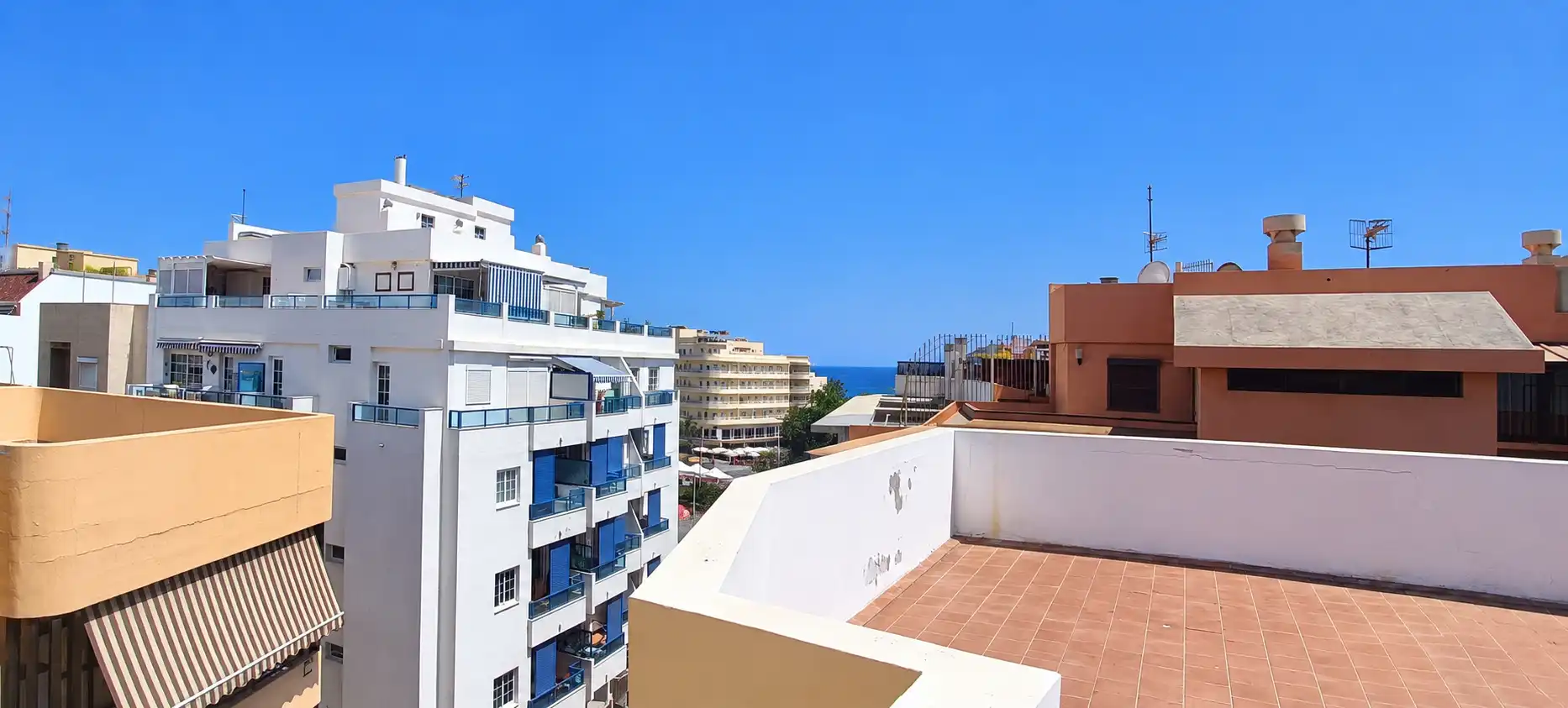 Vista exterior de Estudi en venda en Granadilla de Abona amb Moblat, Rentadora i Microones