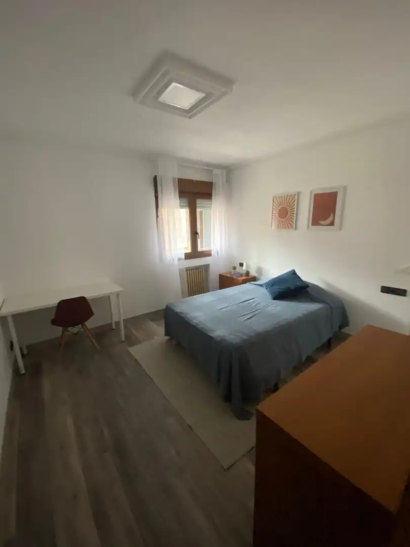 Habitación de Piso de alquiler en Oviedo  con Calefacción
