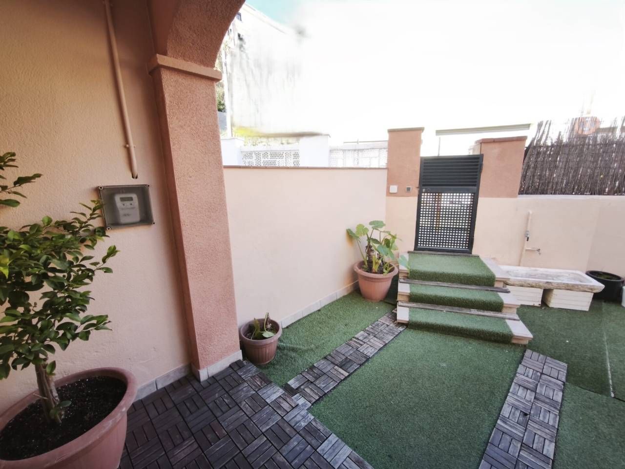 Terrassa de Casa o xalet en venda en Santa Coloma de Gramenet amb Aire condicionat, Jardí privat i Parquet