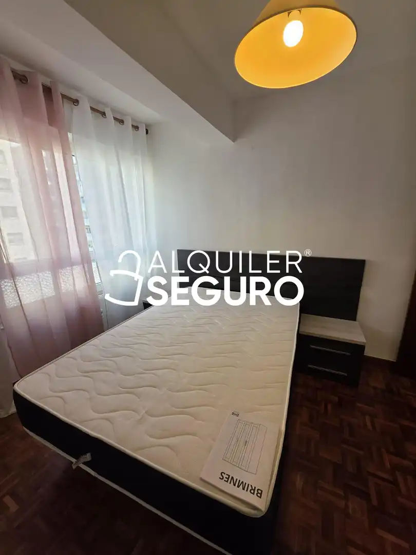 Habitación de Piso de alquiler en Burgos con Calefacción, Terraza y Amueblado