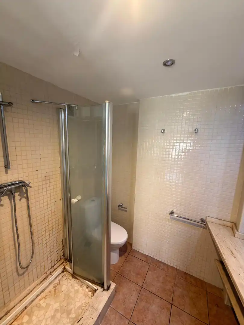 Badezimmer von Wohnung zum Verkauf in Lleida mit Klimaanlage und Heizung