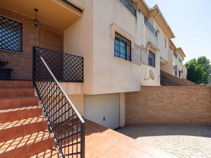 Exterior view of Single-family semi-detached for sale in Vegas del Genil  with Air Conditioner, Terrace and Balcony