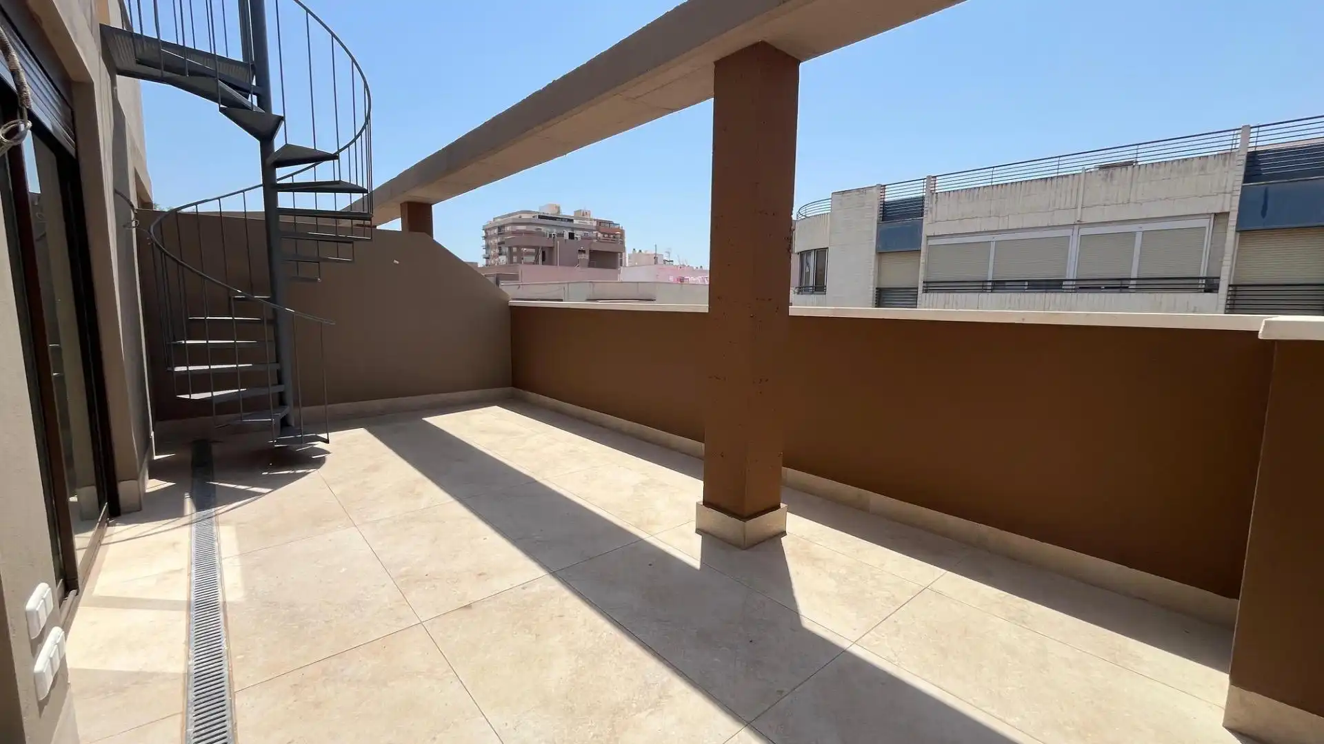Terrasse von Dachboden zur Miete in Alicante / Alacant mit Klimaanlage und Terrasse