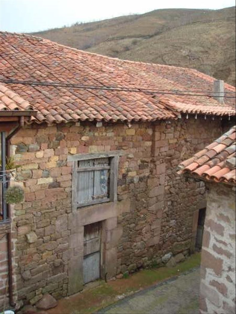 Vista exterior de Edifici en venda en Cabuérniga