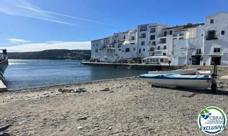 Vista exterior de Apartament en venda en Cadaqués amb Moblat