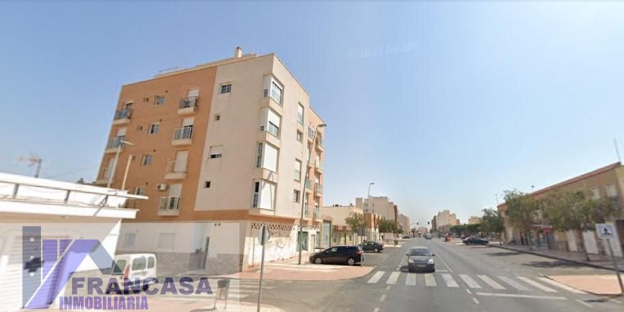 Vista exterior de Pis en venda en Roquetas de Mar