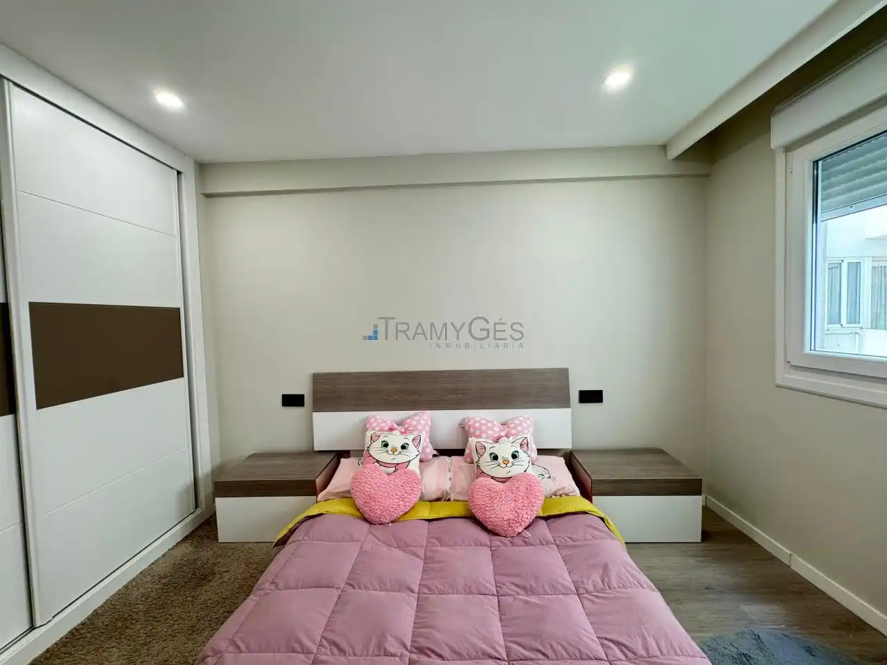 Habitación de Piso en venta en Vigo  con Calefacción, Terraza y Trastero