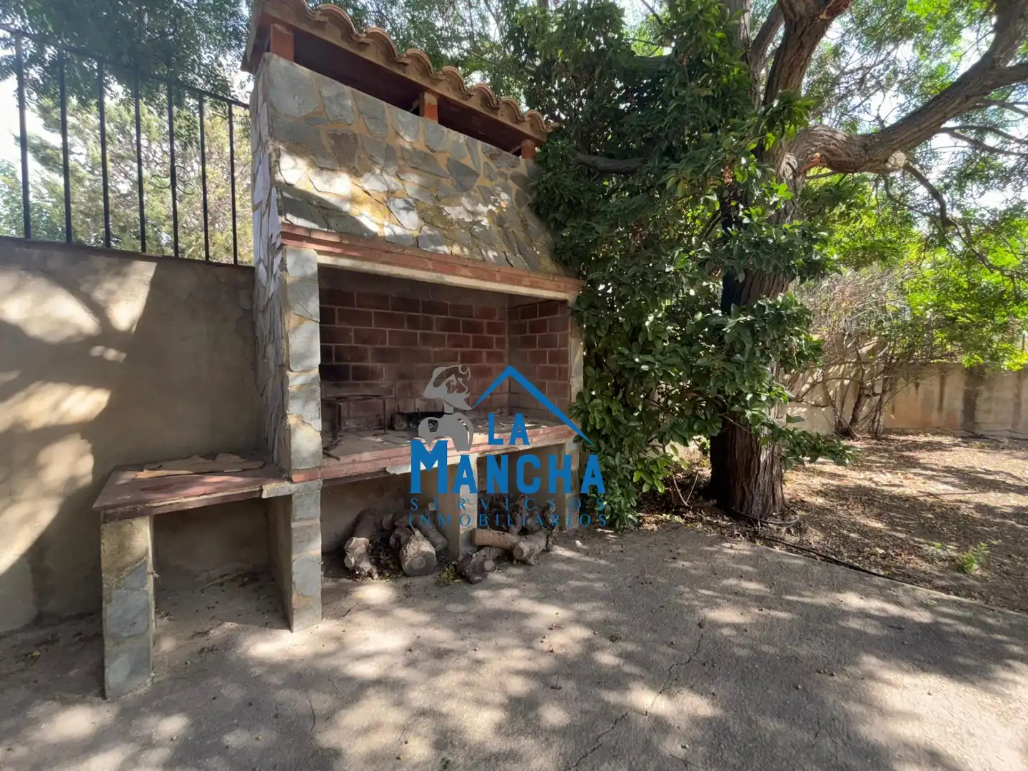 Jardín de Casa o chalet en venta en Hoya-Gonzalo con Calefacción, Jardín privado y Amueblado