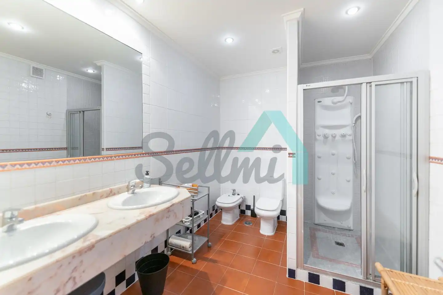 Baño de Piso de alquiler en Oviedo  con Calefacción, Parquet y Amueblado
