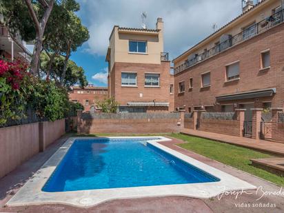 Swimming pool of House or chalet for sale in Castelldefels  with Air Conditioner, Heating and Private garden