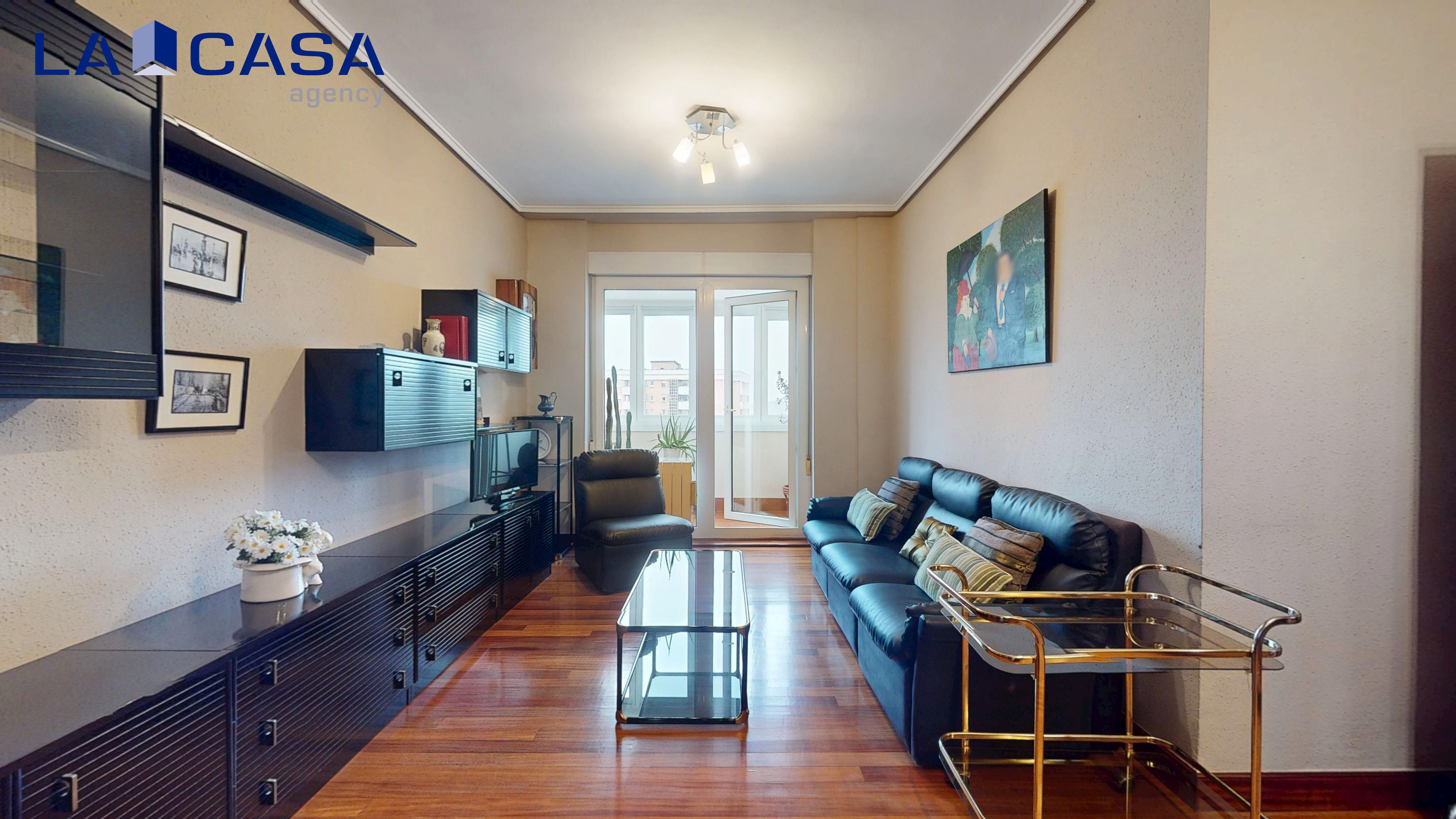 Sala d'estar de Pis en venda en Bilbao  amb Calefacció i Terrassa