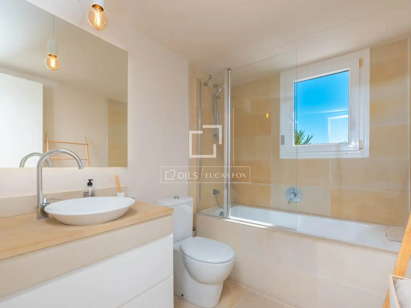 Badezimmer von Haus oder Chalet zum Verkauf in Santa Eulària des Riu mit Klimaanlage, Heizung und Terrasse