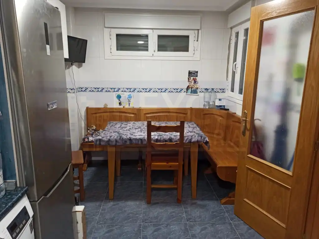 Küche von Einfamilien-Reihenhaus zum Verkauf in Alesanco mit Privatgarten und Möbliert