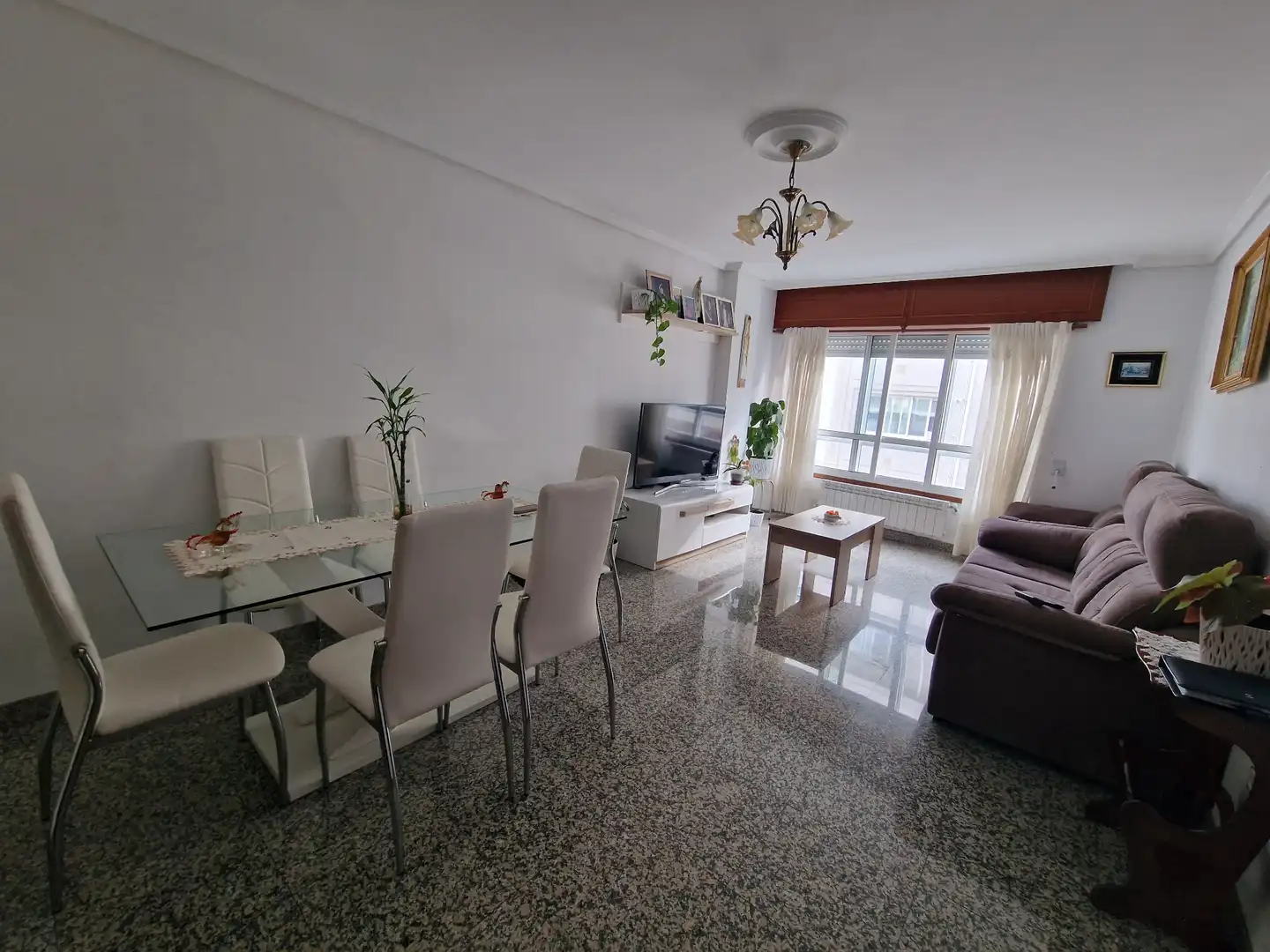 Sala de estar de Piso en venta en Narón con Calefacción, Parquet y Trastero