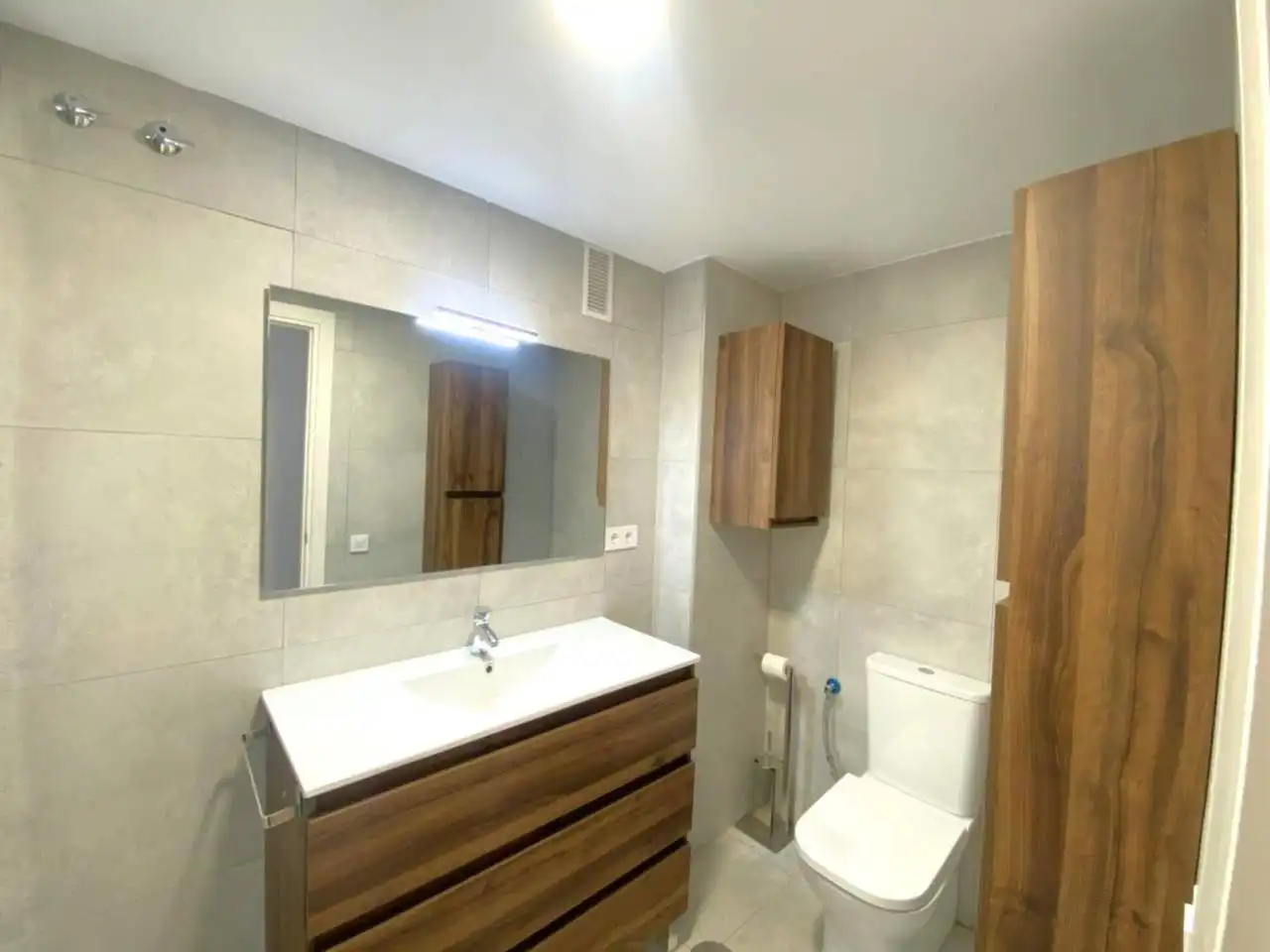 Baño de Piso de alquiler en Madrid con Calefacción, Parquet y Alarma
