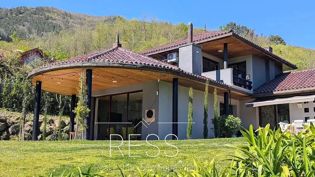 Vista exterior de Casa o xalet en venda en Hondarribia amb Aire condicionat, Jardí privat i Terrassa