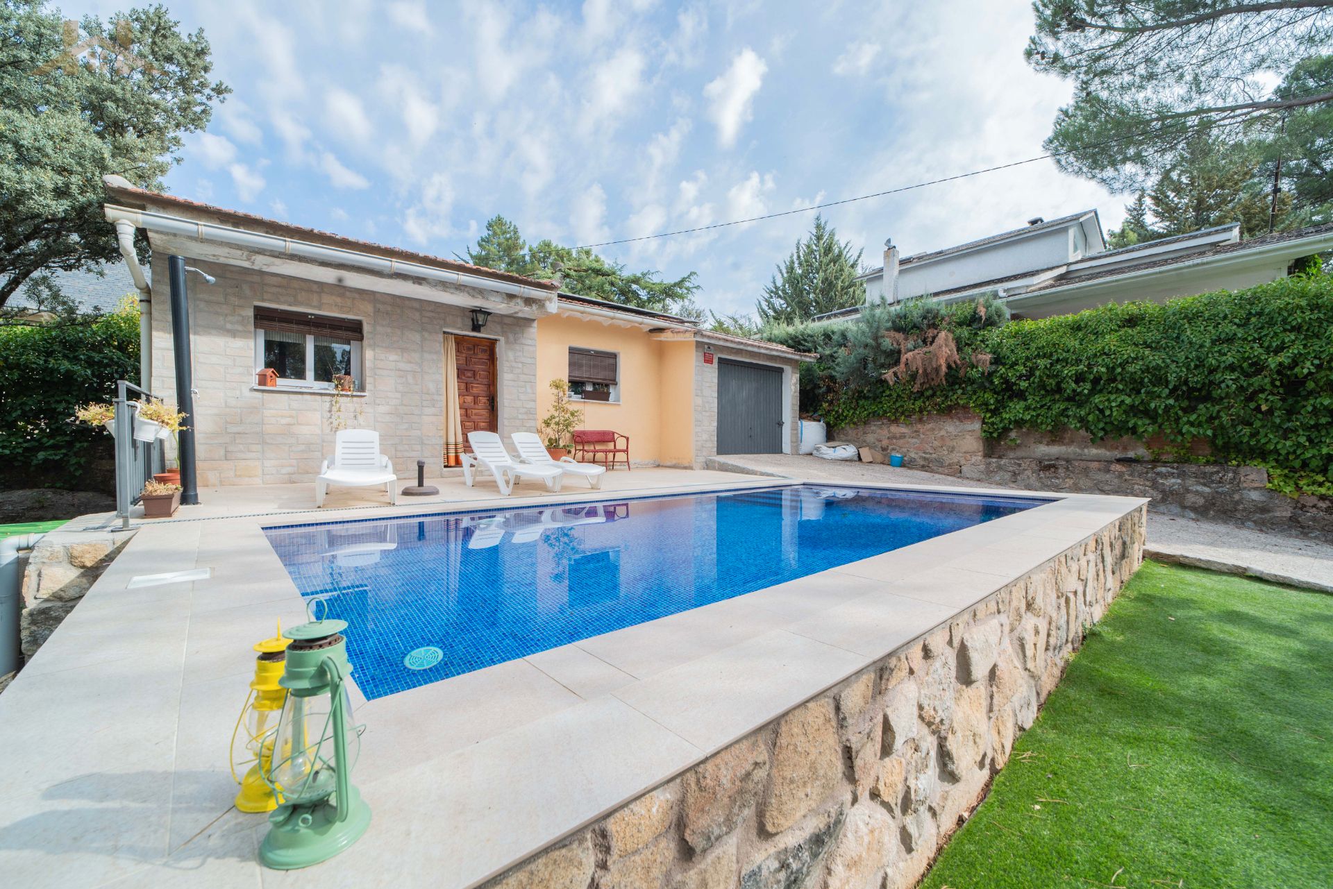 Piscina de Casa o xalet en venda en Santa María de la Alameda amb Calefacció, Jardí privat i Terrassa
