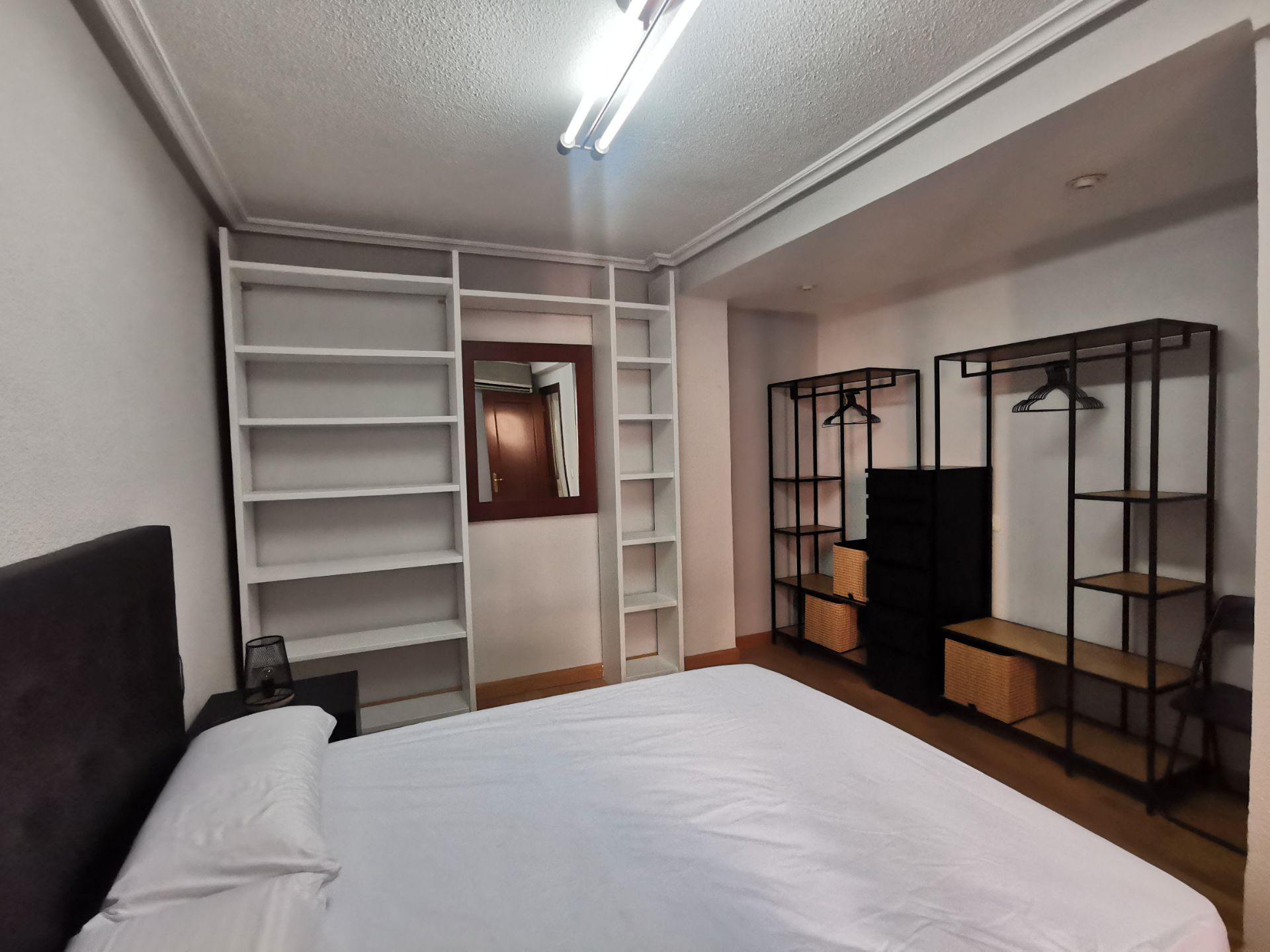 Dormitori de Apartament de lloguer en Salamanca Capital amb Calefacció, Parquet i Terrassa